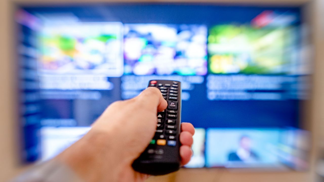 Televizyona doğrultulmuş kumanda
